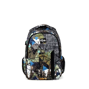 KAOS Színes Absztrakt Mintás Hátizsák USB Kábellel 