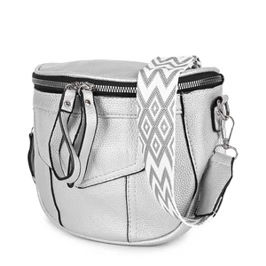 Ezüst Színű Női Keresztpántos Táska Mintás Vállpánttal