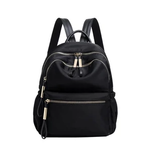 Fekete Női Vízhatlan Hátizsák Táskadísszel