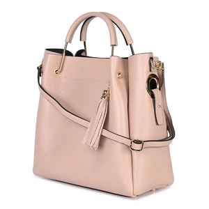 Világos rózsaszín