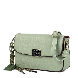 Zöld Műbőr Női Váll- és Oldaltáska Táskadísszel