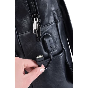 Kép 4/6 - Fekete Műbőr Unisex Hátizsák USB Kábellel