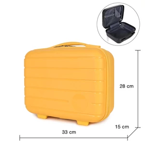 Kép 4/5 - Patrol Mustársárga Bőröndre Akasztható Táska - S (28x33x15)