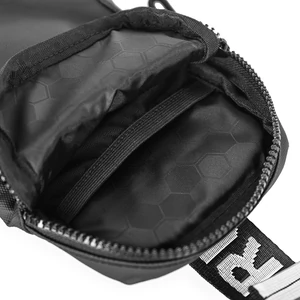 Kép 4/4 - Fekete Keresztpántos Kis Méretű Táska