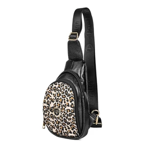 Kép 1/4 - Prestige Fekete Párduc Mintás Műbőr Keresztpántos Táska