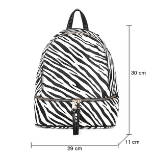Kép 4/5 - Fehér-Fekete Zebra Mintás Női Hátitáska