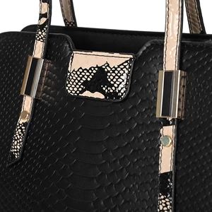 Kép 10/10 - Piros Hüllőbőr Mintás Kézitáska Szett