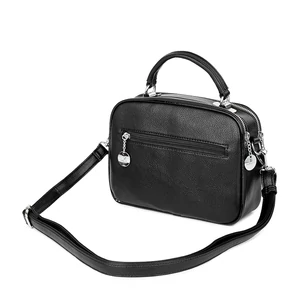 Kép 3/4 - Alex & Mia Fekete-Ezüst Színű Mintás Oldaltáska