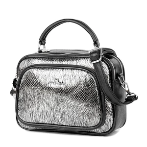 Kép 1/4 - Alex & Mia Fekete-Ezüst Színű Mintás Oldaltáska