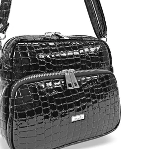 Kép 5/6 - Zellia Fekete Krokodilbőr Mintás Női Lakk Oldaltáska