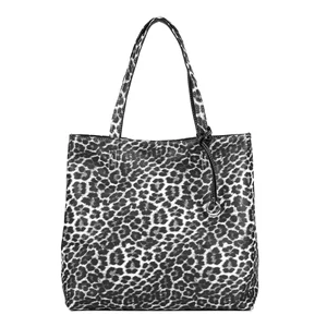 Kép 3/4 - JGL Fekete-Párduc Mintás Kifordítható Női Műbőr Válltáska