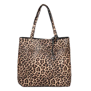 Kép 3/4 - JGL Fekete-Párduc Mintás Kifordítható Női Műbőr Válltáska