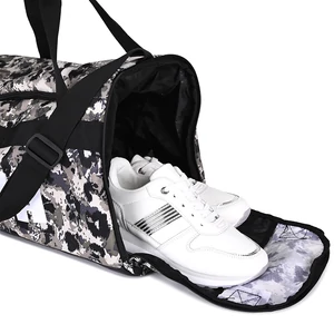 Kép 5/5 - PUMA Challenger Aop Terepmintás Sporttáska