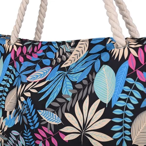 Kép 3/5 - Fekete Levél Mintás Strandtáska