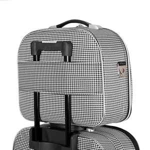 Kép 5/5 - Ormi Kék Nagy Méretű Bőröndre Akasztható Táska