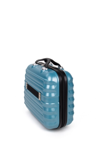 Közepes Méretű Világos Kék Színű Keményfalú Bőröndre Akasztható Kézipoggyász